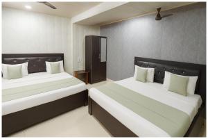 two beds in a room with two beds sidx sidx sidx at Dori Bazar Road Hotel Saurav Premium Palace Near Yamuna River - Shri Dwarkadhish Temple - Free Wi-Fi-Restaurant Car Parking facilities - Room Service ree Wifi # Free Wifi - Fully Air conditioning Room - Best Budget Hotel In Mathura in Mathura