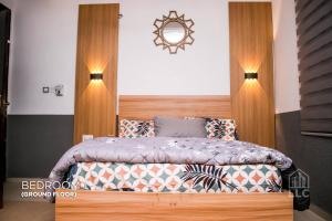 Postel nebo postele na pokoji v ubytování llc APARTMENT