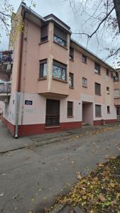 Το κτήριο όπου στεγάζεται  το διαμέρισμα