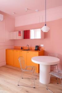 Кухня или мини-кухня в Pink - Superbe cocon cœur Chartrons - Jardin Public - clim
 +15 фотографий