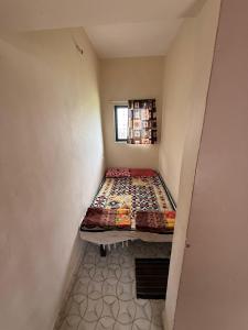 Ένα ή περισσότερα κρεβάτια σε δωμάτιο στο Hotel Chaturthi +2 φωτογραφίες