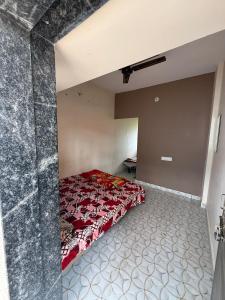 Ένα ή περισσότερα κρεβάτια σε δωμάτιο στο Hotel Chaturthi