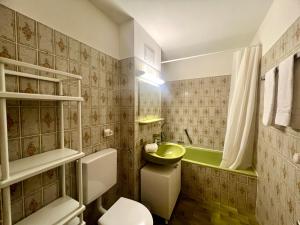 Et badeværelse på Ferienappartement Sodki