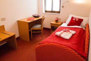 Rúm í herbergi á GH Hotel Piaz