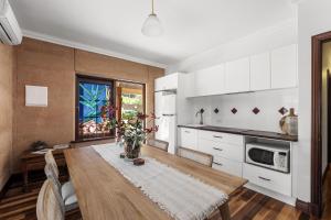 Kuchyň nebo kuchyňský kout v ubytování Westend Studio - Cozy King Stay on 5 Acres