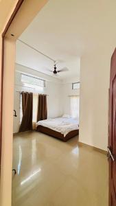 Ένα ή περισσότερα κρεβάτια σε δωμάτιο στο Toncheng Homestay +27 φωτογραφίες