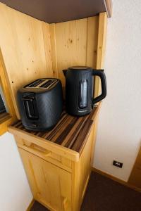 Příslušenství pro přípravu čaje a kávy v ubytování Appartement Eskival skis aux pieds + 19 fotografií