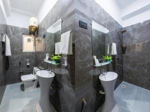 Ένα μπάνιο στο Noida business suites 141 +37 φωτογραφίες