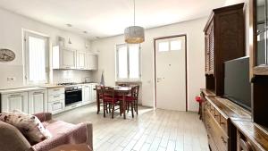 a kitchen and dining room with a table and chairs at Bilocale con balcone a Numana - N080 in Sirolo