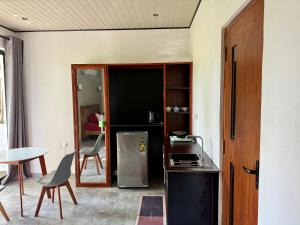 Kuchyň nebo kuchyňský kout v ubytování Wayside Loft