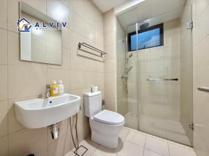 Ένα μπάνιο στο NEW! The Apple Residence I 2-3BR I Game I 5min Jonker - Managed by Alviv Homestay +195 φωτογραφίες