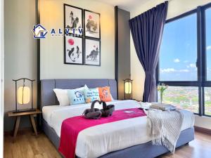 Ένα ή περισσότερα κρεβάτια σε δωμάτιο στο NEW! The Apple Residence I 2-3BR I Game I 5min Jonker - Managed by Alviv Homestay