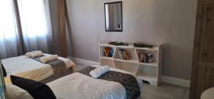 En eller flere senge i et værelse på Family Cottage no 4