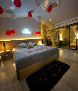 Ένα ή περισσότερα κρεβάτια σε δωμάτιο στο Casa Loma