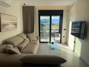 Et tv og/eller underholdning på Sea View Nafplio Luxury Apartment