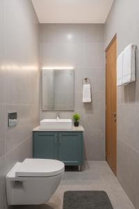 Koupelna v ubytování Homestay Horizon kasauli + 38 fotografií