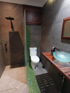 Koupelna v ubytování The Original Bel-Air Motel + 14 fotografií