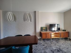 Μια τηλεόραση ή/και κέντρο ψυχαγωγίας στο Casa vista Campobasso SmartCheck-In & Wifi Fibra