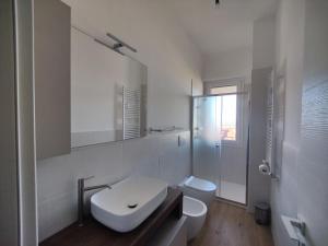 Ένα μπάνιο στο Casa vista Campobasso SmartCheck-In & Wifi Fibra +7 φωτογραφίες