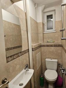 Ένα μπάνιο στο Super Central 2BR FREE Parking +31 φωτογραφίες