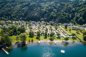 an aerial view of a parking lot next to a lake at Chalets Camping Brunner am See in Döbriach