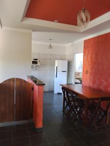 Η κουζίνα ή μικρή κουζίνα στο Casa temporada RA capitolio