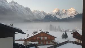 a view of a mountain range with snow covered mountains at Appartamento centrale Sappada in Sappada