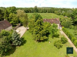 Soligny-les-ÉtangsにあるL'Ecrin de Solignyの田地古家の空見