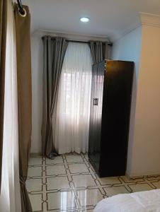 Giường trong phòng chung tại Heirloom Luxury Hotel and Apartments