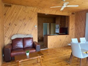 Гостиная зона в Elegant family home in Croydon near shops and transit