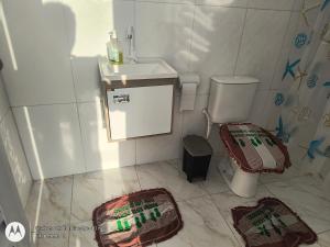 Et badeværelse på Praia Abaís