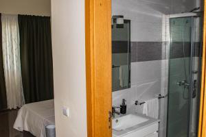 Ένα μπάνιο στο Hotel Vitoria +47 φωτογραφίες