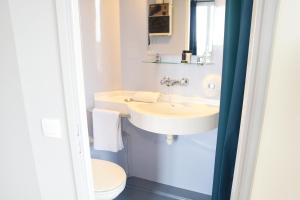 Ένα μπάνιο στο Domaine de Sainte-Croix +17 φωτογραφίες