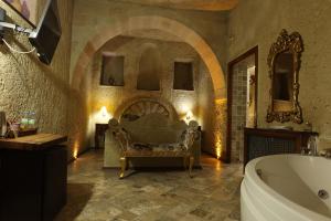Koupelna v ubytování Artium Cave Hotel + 91 fotografií