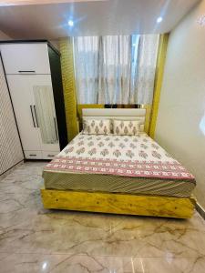 a bedroom with a bed in a room at Cloud in Karnāl