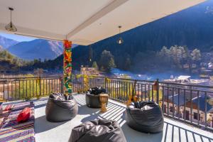 a balcony with a view of a mountain at Himtrek Stays Katagala in Kasol