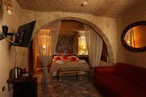 TV a/nebo společenská místnost v ubytování Artium Cave Hotel