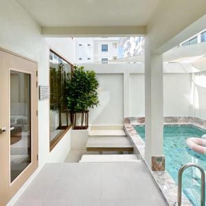 Swimmingpoolen hos eller tæt på Swan, Private Pool Villa Bangsaen