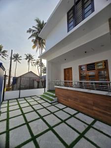 Budova, kde se penzion nachází + 16 fotografií