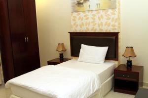 Postel nebo postele na pokoji v ubytování Dar Al Khaleej Hotel Apartments