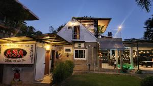 a house with a sign that reads asa dinner for coil at Seven 50s in Pai