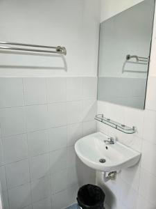 Ένα μπάνιο στο Bestin Karon 2 +57 φωτογραφίες