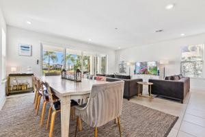 a dining room and living room with a table and chairs at LC517T The Chic Abode at Liberty Bluff in Kissimmee