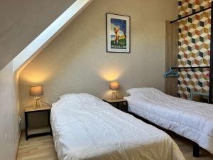 Ένα ή περισσότερα κρεβάτια σε δωμάτιο στο 208-Maison 6p à proximité de Sables-D'or-les-Pins