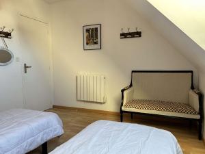 Ένα ή περισσότερα κρεβάτια σε δωμάτιο στο 208-Maison 6p à proximité de Sables-D'or-les-Pins