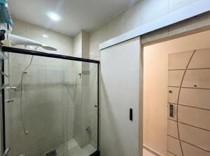 Et badeværelse på Copa Dream Stay, Janela Acústica, 2 min a pé da Praia, Wi-Fi, Ar Condicionado + 5 billeder