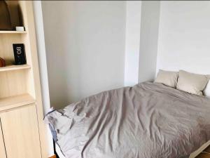 a bed in a room with a window at 여성전용1인숙소 Milli Home  +1 photo