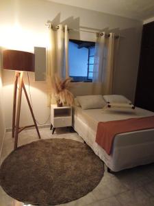 a bedroom with a bed and a window at Pousada São Jorge in Araxá