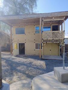 Το κτήριο όπου στεγάζεται  το κατάλυμα σε φάρμα