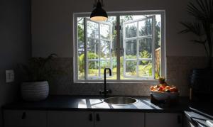 Kuchyň nebo kuchyňský kout v ubytování LaVera Oriole Cottage